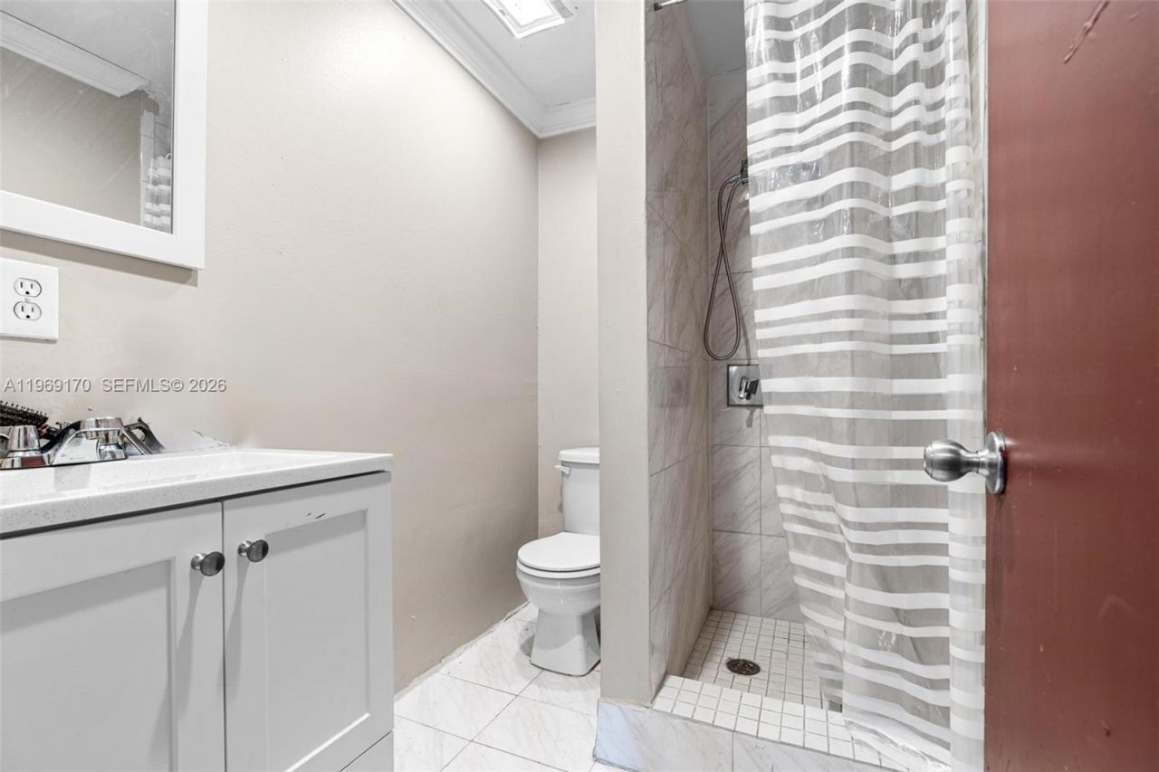 1500 E Commercial Blvd , Oakland Park, FL 33334 Photo