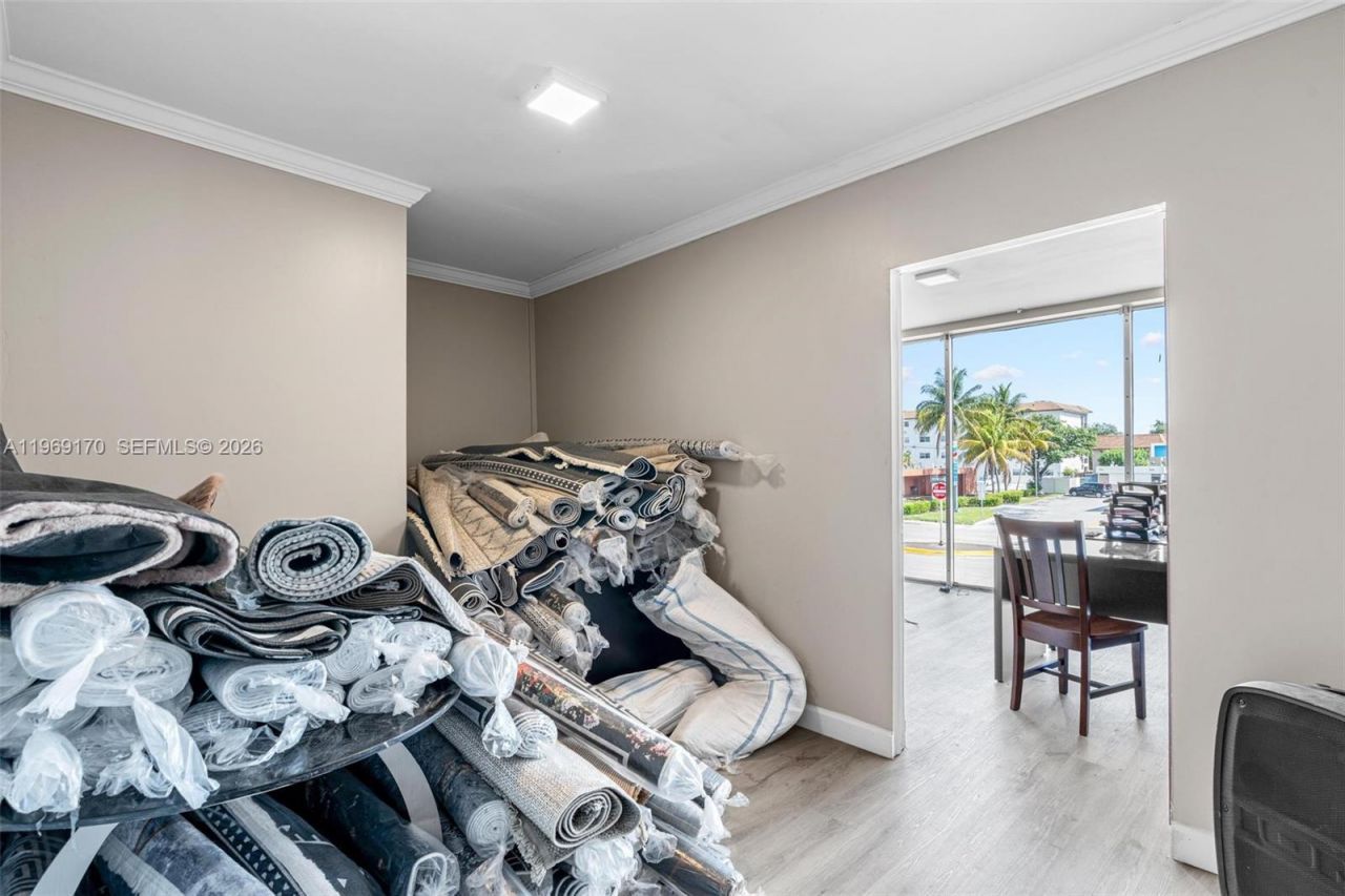 1500 E Commercial Blvd , Oakland Park, FL 33334 Photo