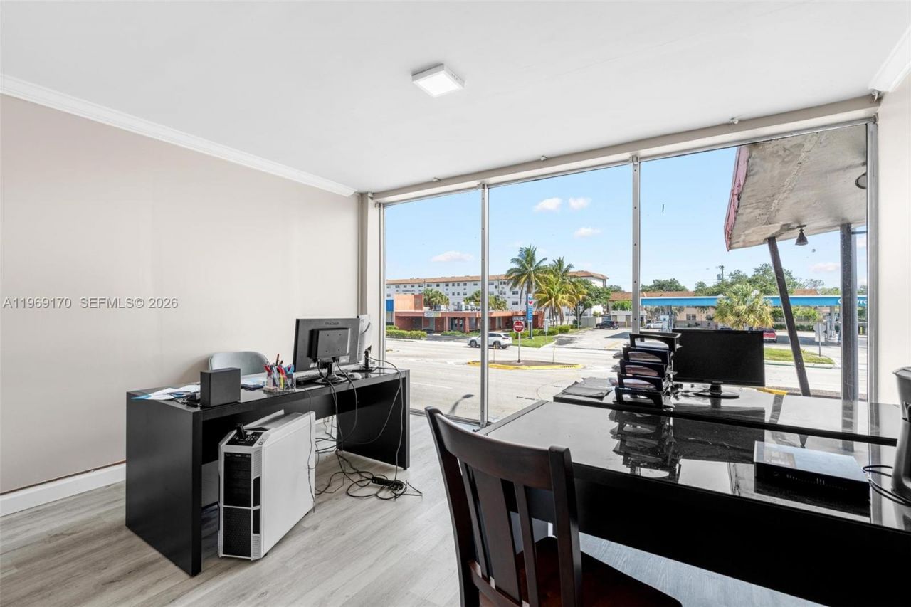 1500 E Commercial Blvd , Oakland Park, FL 33334 Photo