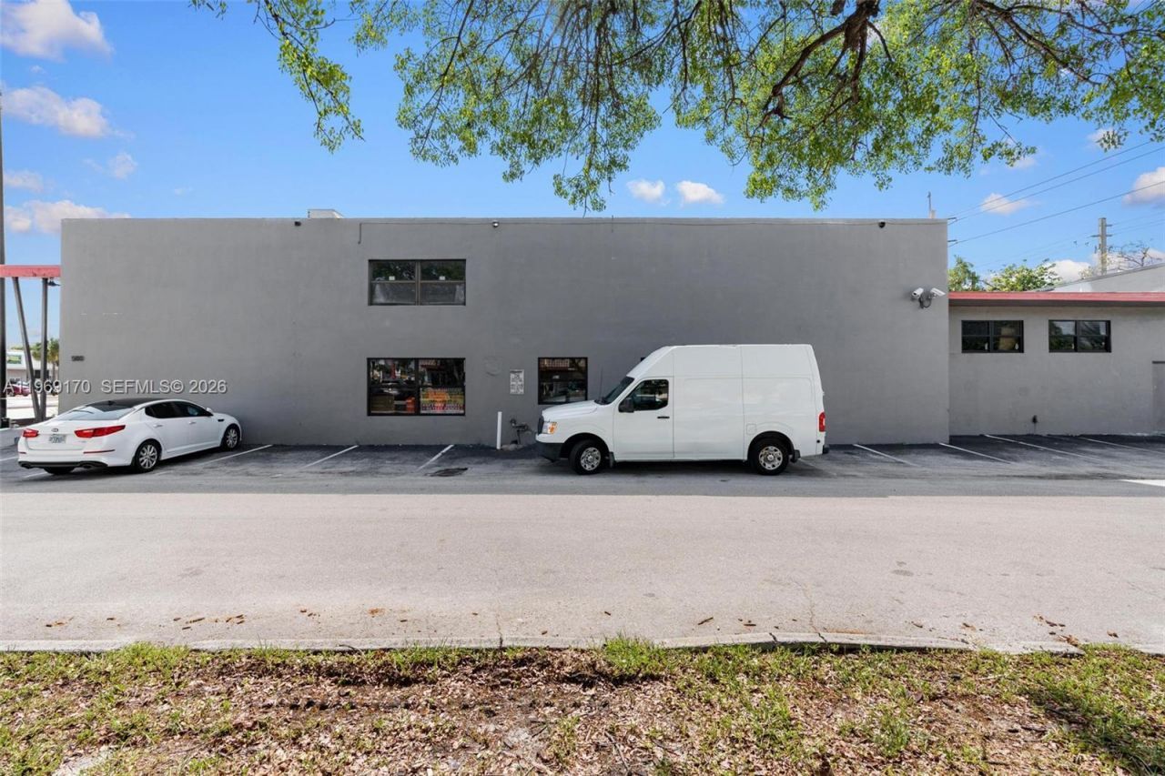 1500 E Commercial Blvd , Oakland Park, FL 33334 Photo