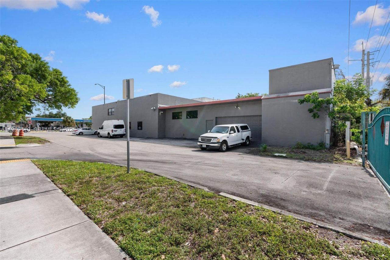 1500 E Commercial Blvd , Oakland Park, FL 33334 Photo