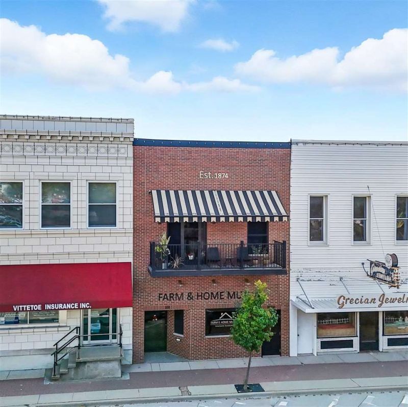 102 S Iowa Ave, Washington, IA 52353 Main Photo