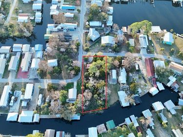 12 SE 241ST STREET, SUWANNEE, FL 32692