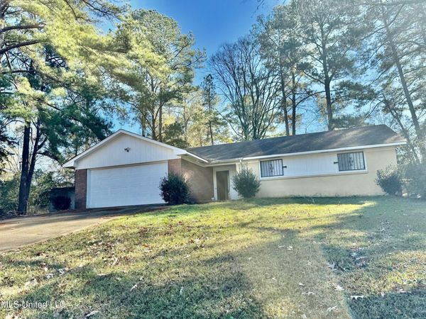 123 Fairoaks Drive, Jackson, MS 39212