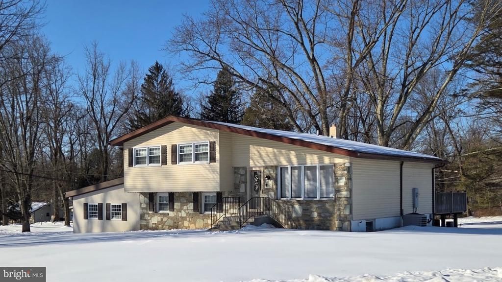 84 Upland Drive, Southampton, PA 18966 Main Photo