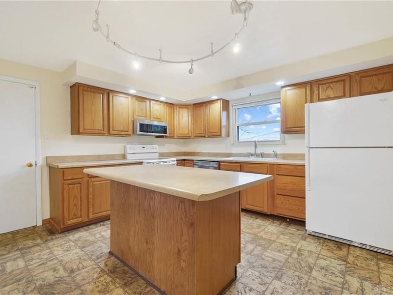 1221 Harmony Lane, Fairborn, OH 45324 Photo 13