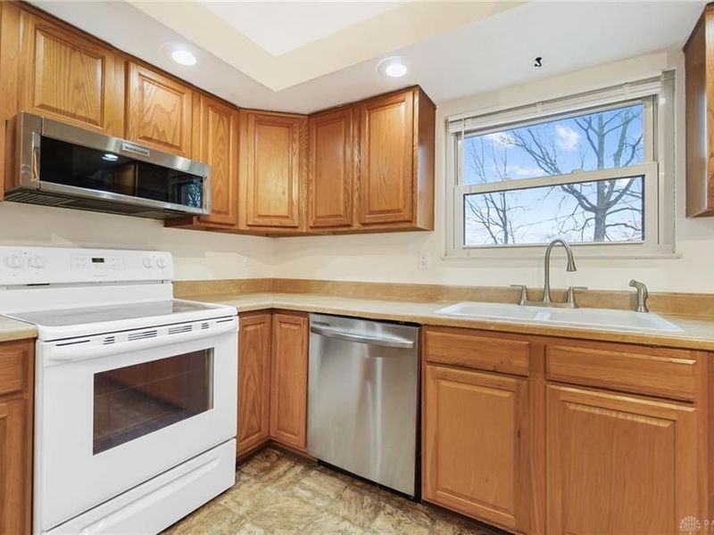 1221 Harmony Lane, Fairborn, OH 45324 Photo 14