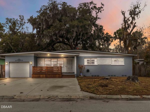160 Oakwood Drive, Daytona Beach, FL 32117