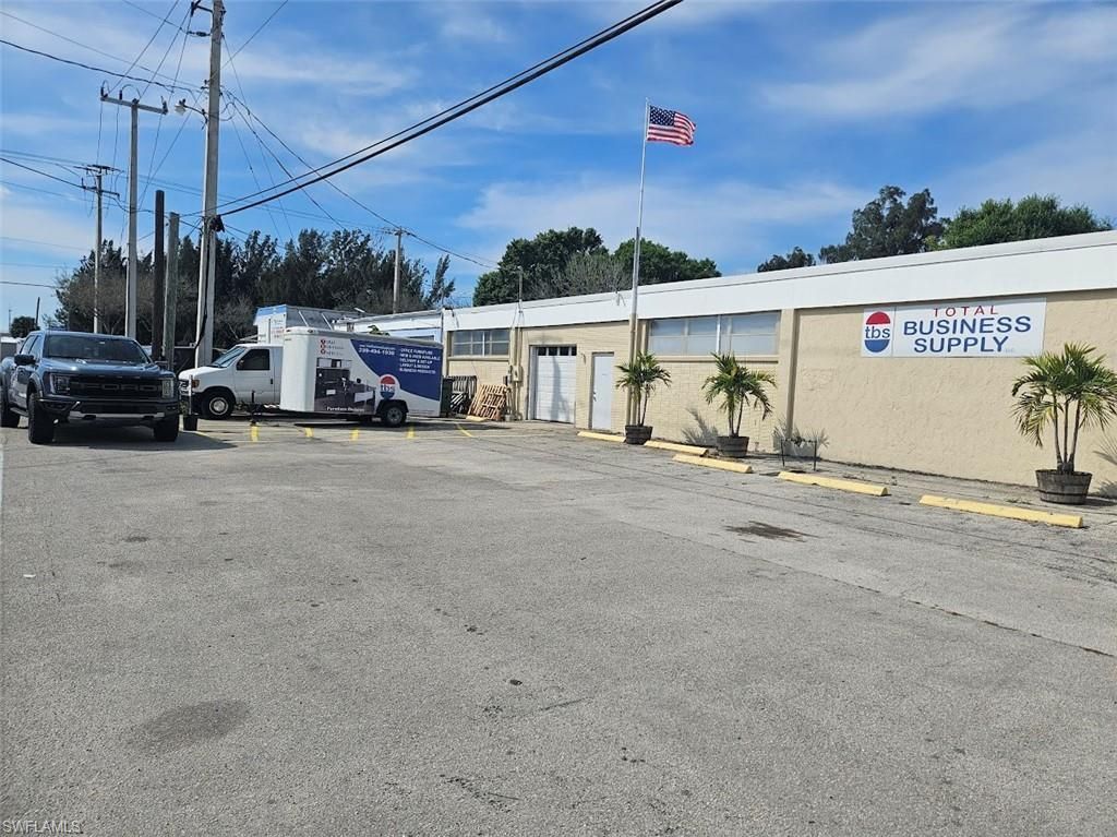 27900 Industrial St, Bonita Springs, FL 34135 Photo