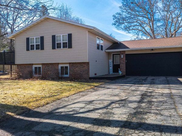 6102 Indian Mound Drive, McFarland, WI 53558
