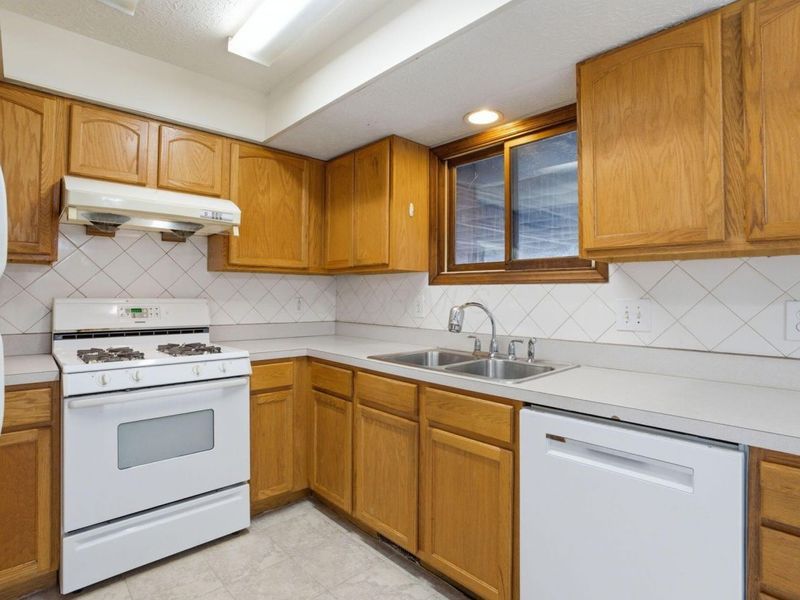 5348 Shannon Lane, Unit 68, Columbus, OH 43235 Photo 11