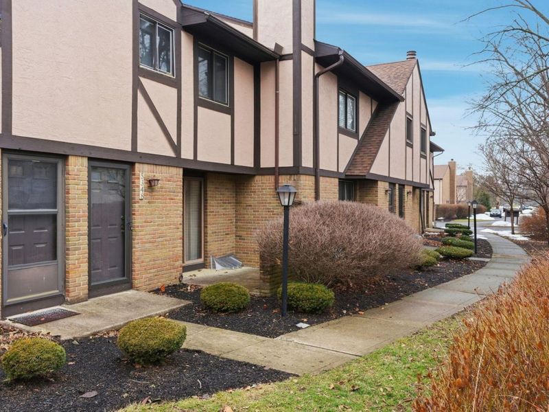 5348 Shannon Lane, Unit 68, Columbus, OH 43235 Photo 2