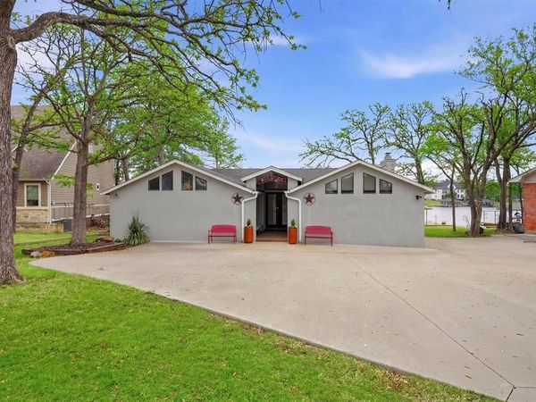 140 Blackfoot Trail, Lake Kiowa, TX 76240