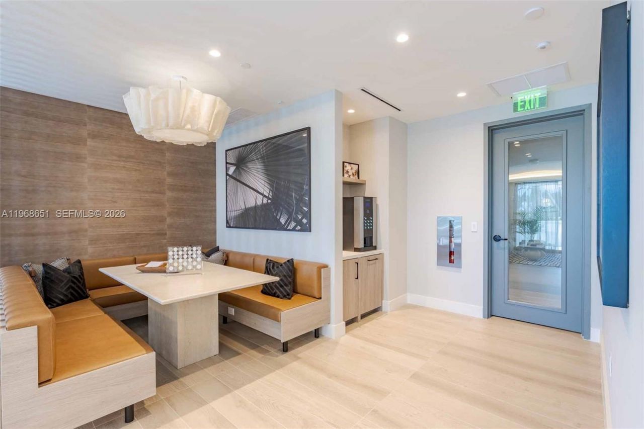 3900 Alton Road, Unit 205, Miami Beach, FL 33140 Photo