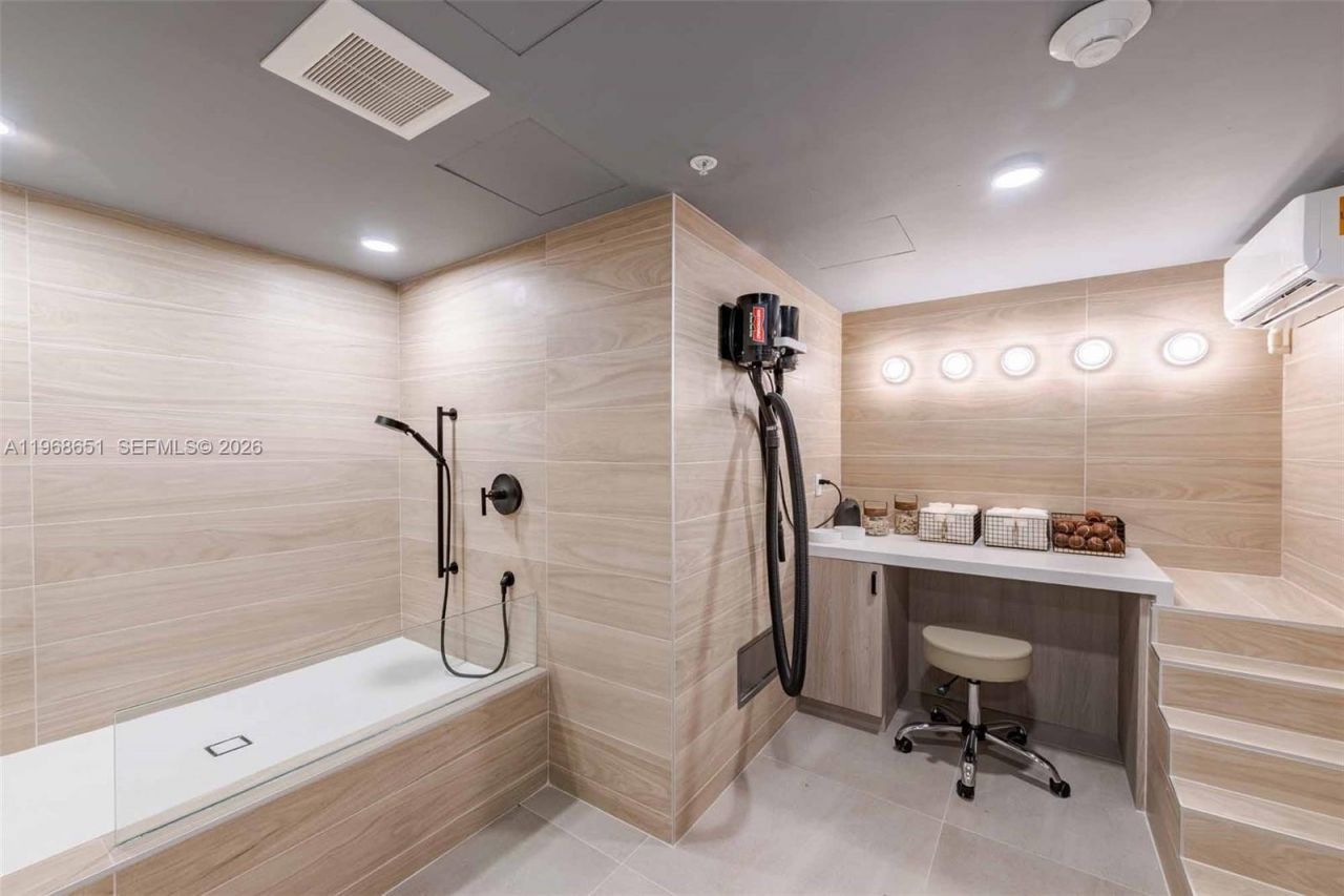 3900 Alton Road, Unit 205, Miami Beach, FL 33140 Photo