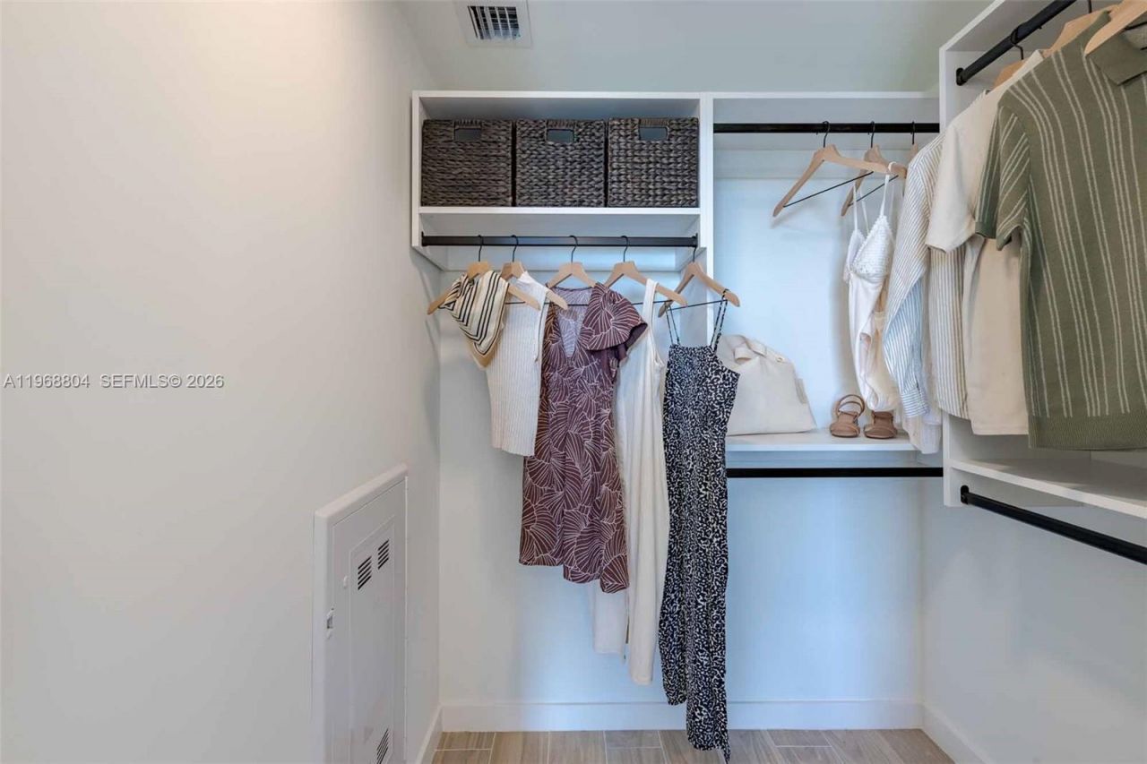 3900 Alton Road, Unit 422, Miami Beach, FL 33140 Photo
