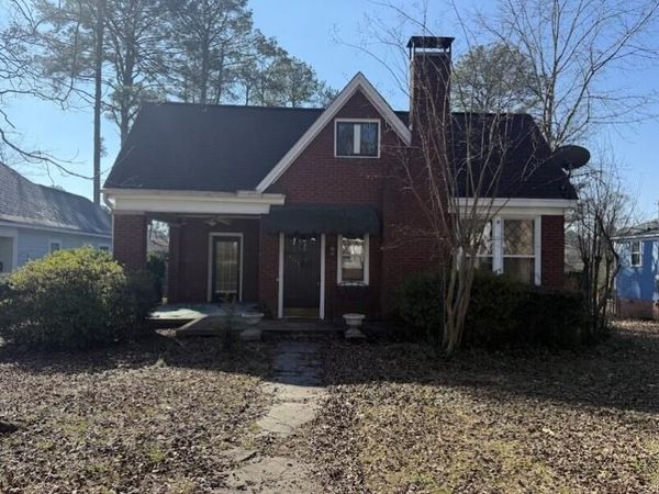 1131 Woodlawn Street, Tupelo, MS 38804