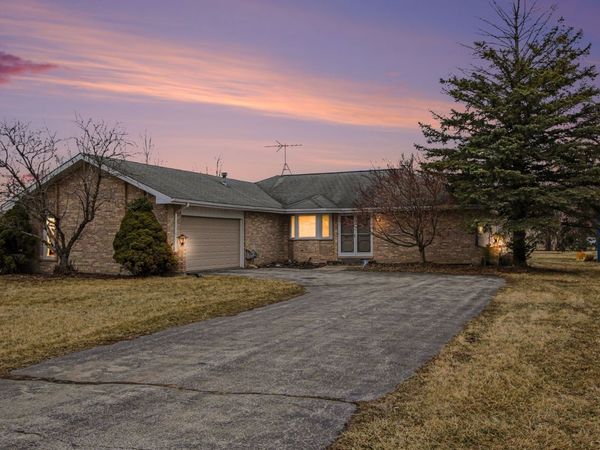 24541 S Wildwood Trail, Crete, IL 60417