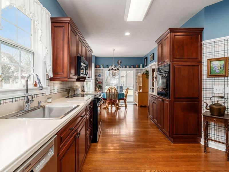 5754 Lake Forest Way, Westerville, OH 43082 Photo 6