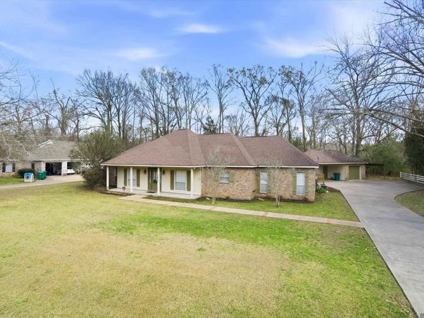 10375 Old Field Rd, St Francisville, LA 70775