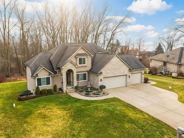 2390 Torrey Grove Court, Fenton Twp, MI 48430