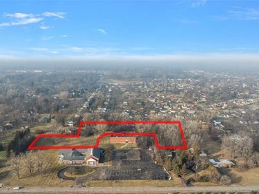 30330 Schoolcraft Road, Livonia, MI 48150