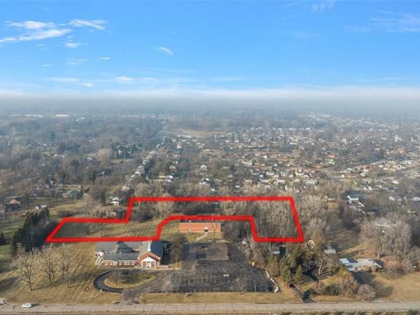 30330 Schoolcraft Road, Livonia, MI 48150