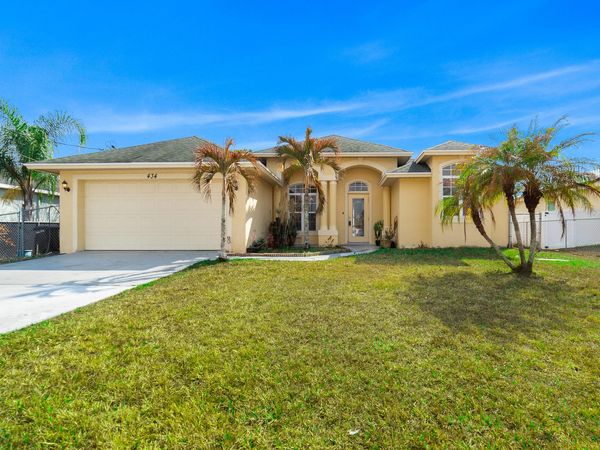 434 SW Lacroix Avenue, Port St. Lucie, FL 34953