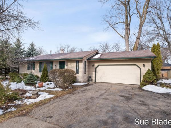 2645 Cascade Road SE, Grand Rapids, MI 49506