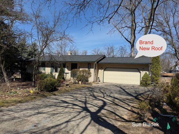 2645 Cascade Road SE, Grand Rapids, MI 49506