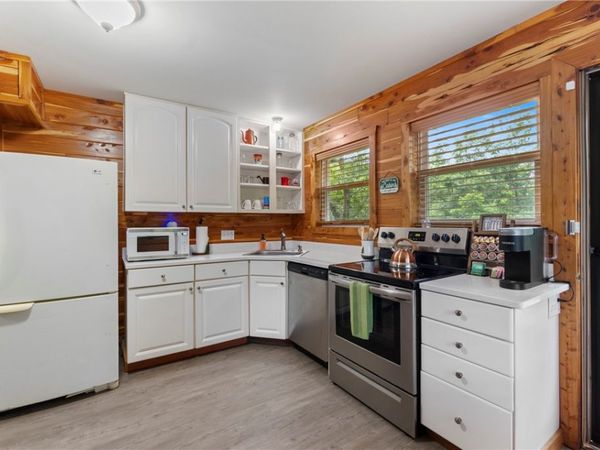 805 County Road 309 , Eureka Springs, AR 72632