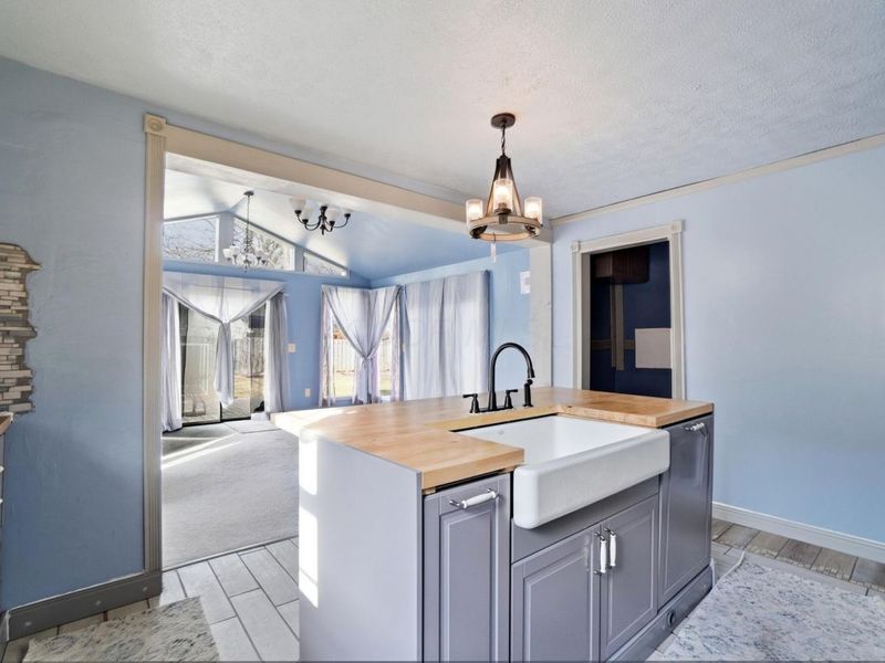 300 Dunbarton Road , Columbus, OH 43230 Photo 10