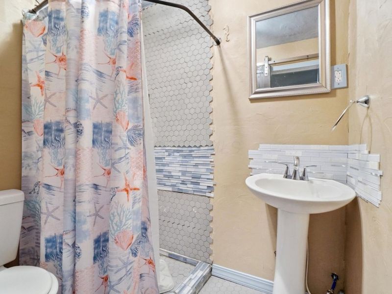 300 Dunbarton Road , Columbus, OH 43230 Photo 24