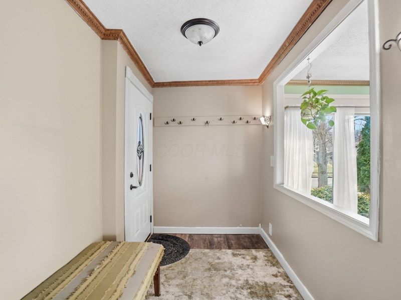 300 Dunbarton Road , Columbus, OH 43230 Photo 3