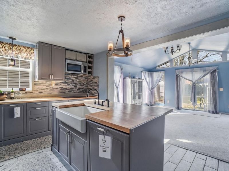 300 Dunbarton Road , Columbus, OH 43230 Photo 6