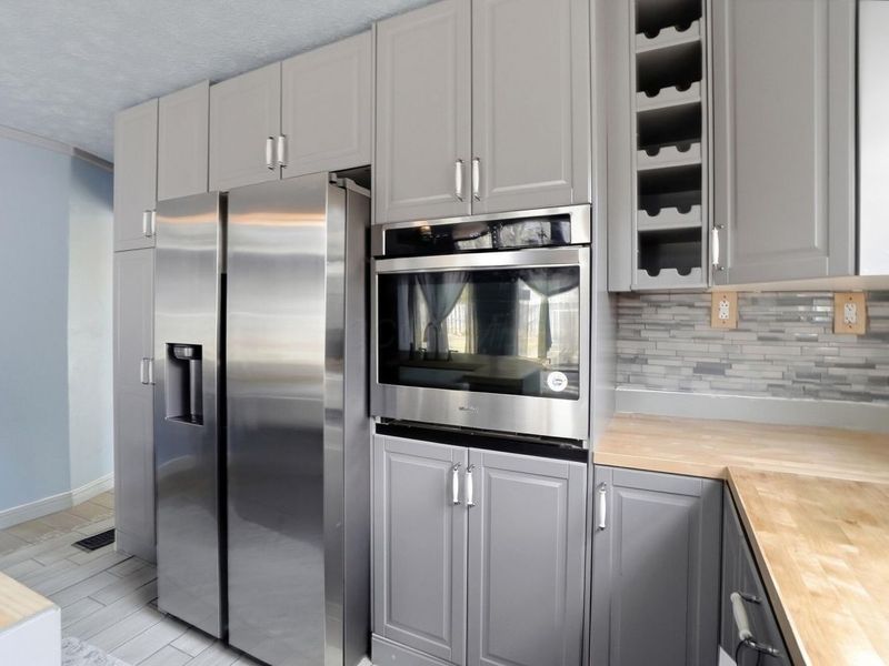 300 Dunbarton Road , Columbus, OH 43230 Photo 7