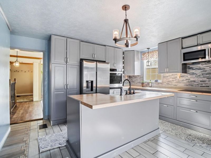 300 Dunbarton Road , Columbus, OH 43230 Photo 9