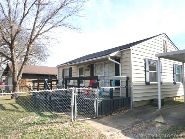 205 Washington Street , Henryetta, OK 74437