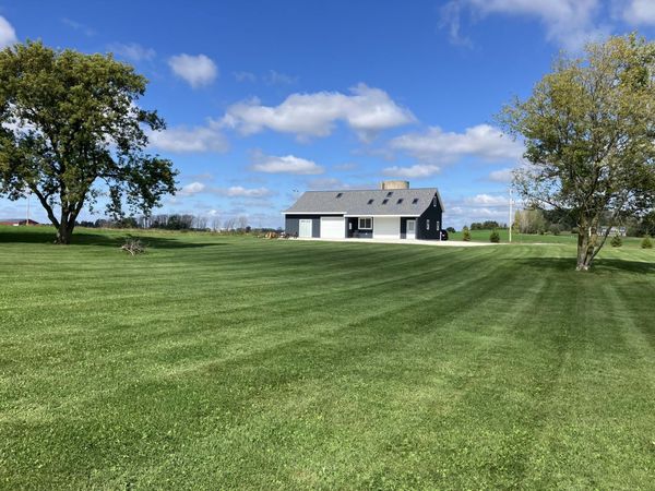 9207 Middle Rd, Manitowoc Rapids, WI 54220
