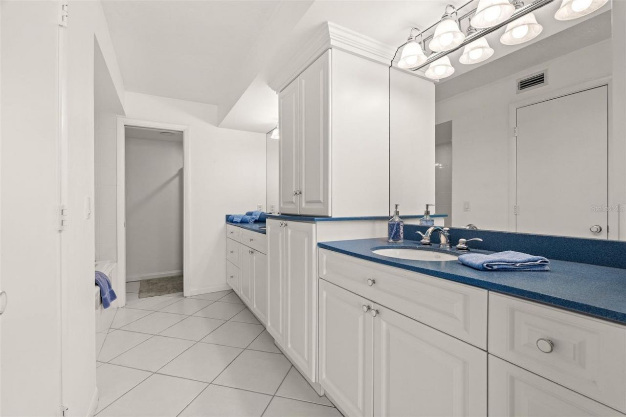 5880 Midnight Pass Road, Unit 605, Sarasota, FL 34242 Photo