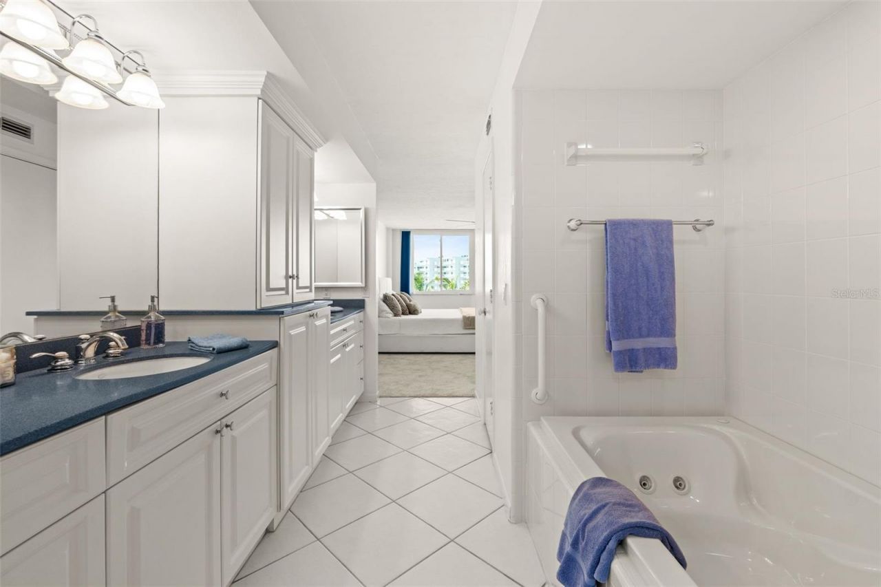 5880 Midnight Pass Road, Unit 605, Sarasota, FL 34242 Photo