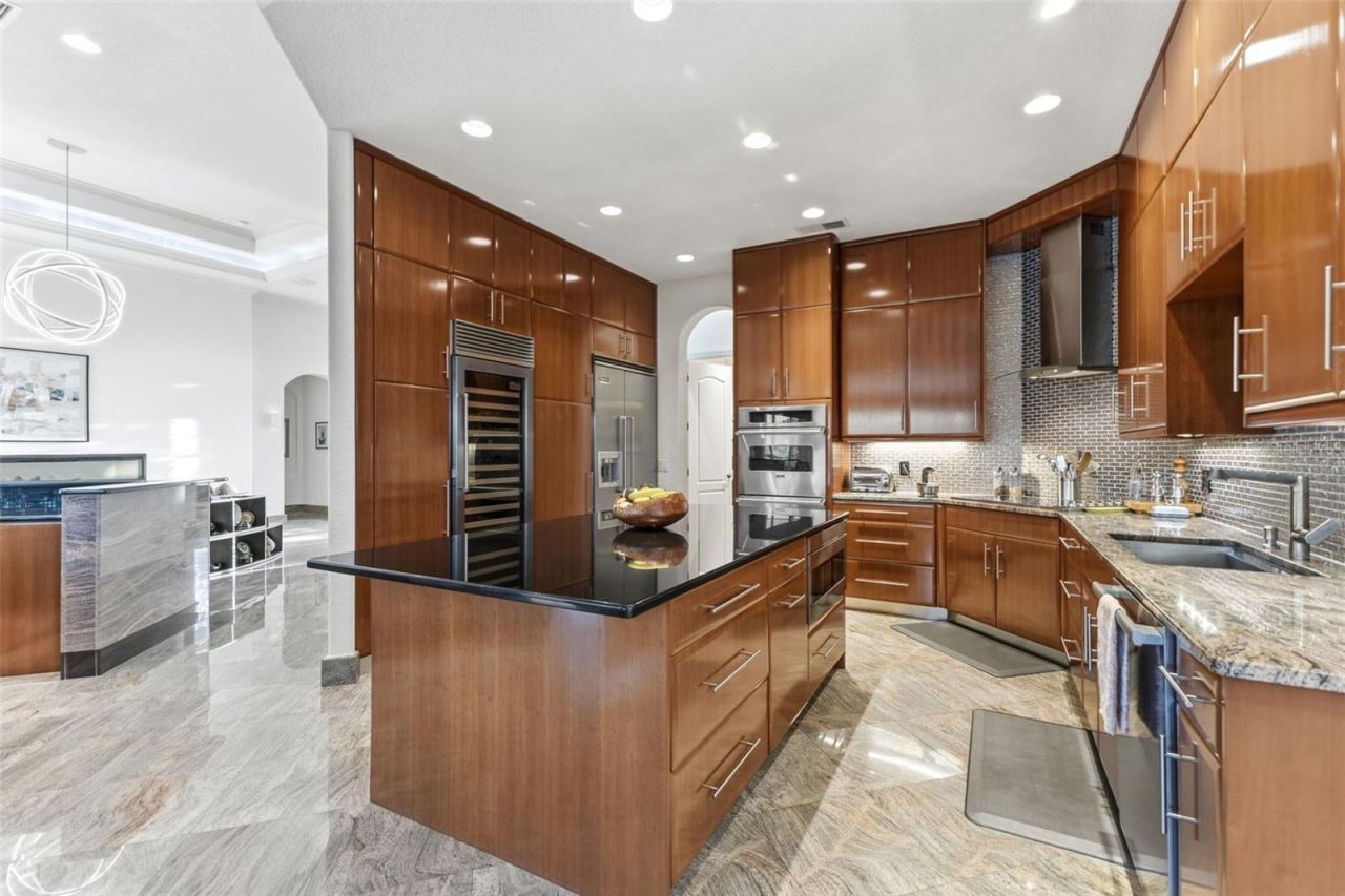 530 N Mac Ewen Drive, Osprey, FL 34229 Photo