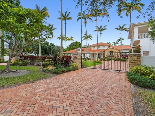 6235 Rolling Road Dr, Pinecrest, FL 33156