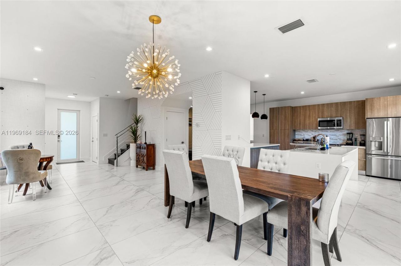 10373 NW 68th Ter, Doral, FL 33178 Photo