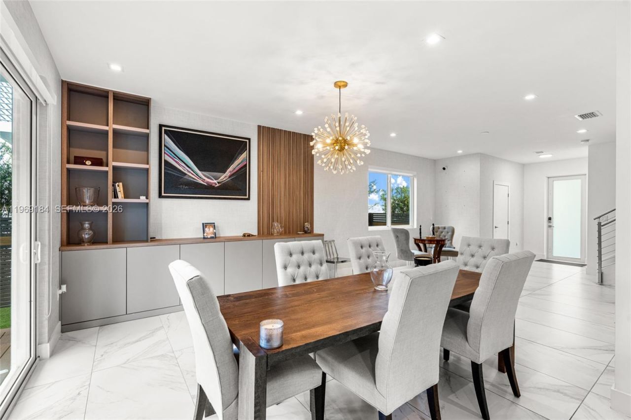 10373 NW 68th Ter, Doral, FL 33178 Photo