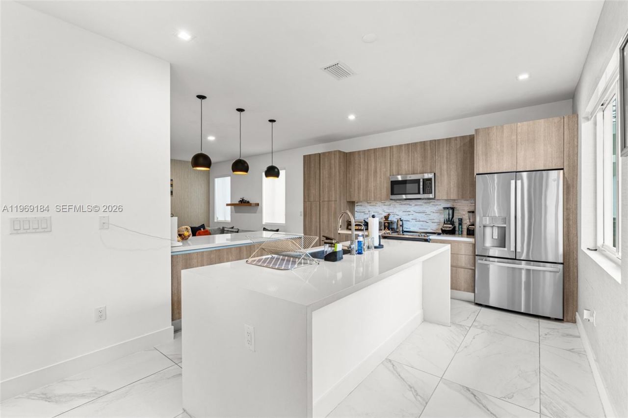 10373 NW 68th Ter, Doral, FL 33178 Photo