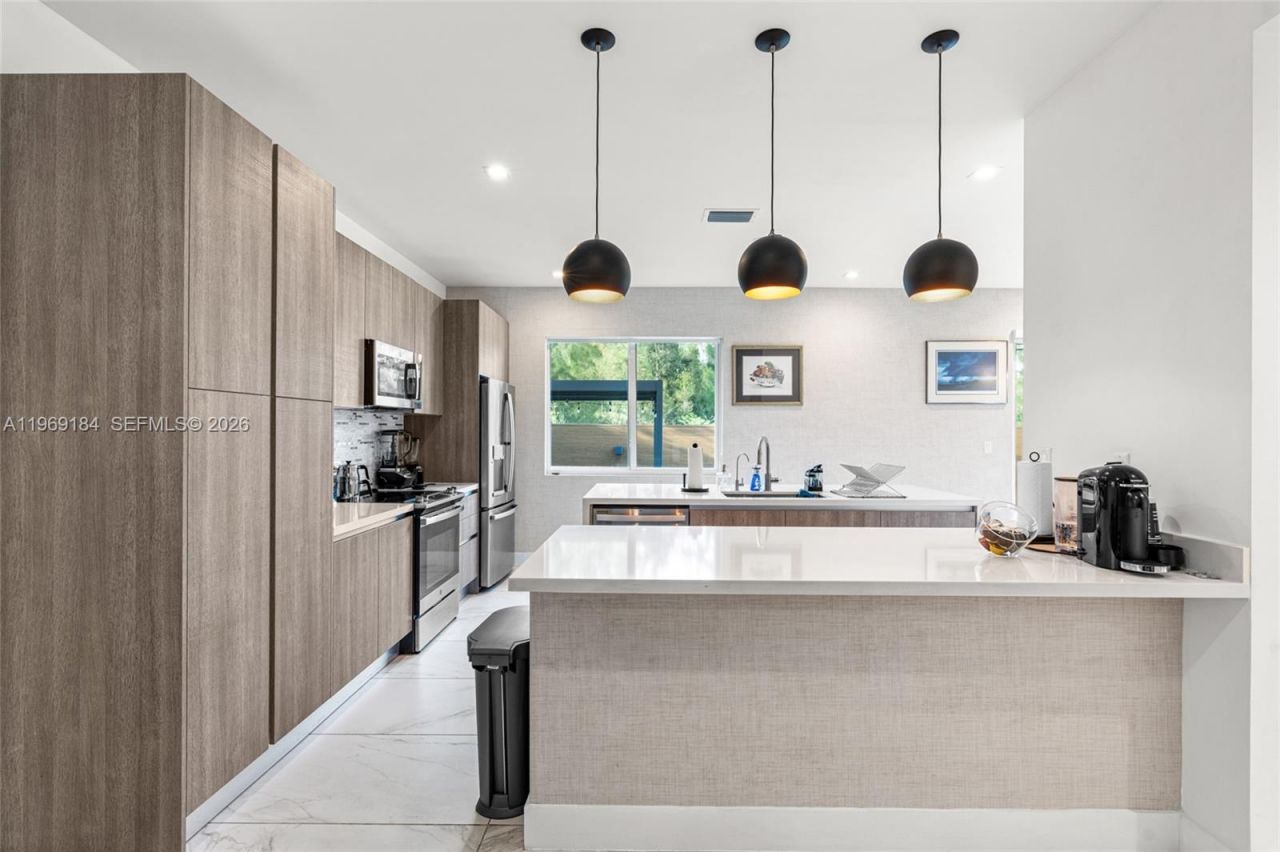 10373 NW 68th Ter, Doral, FL 33178 Photo