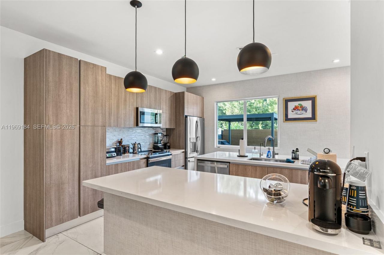 10373 NW 68th Ter, Doral, FL 33178 Photo