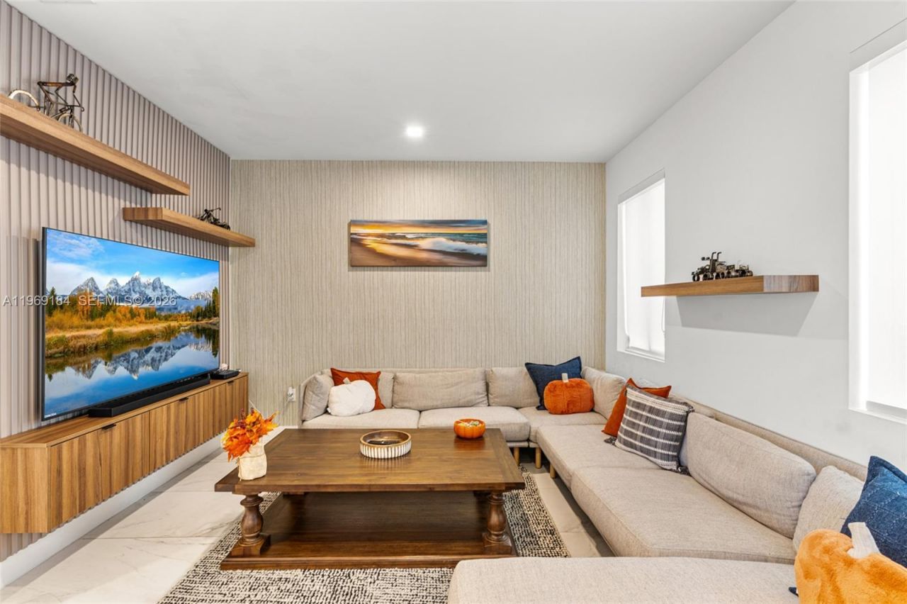 10373 NW 68th Ter, Doral, FL 33178 Photo