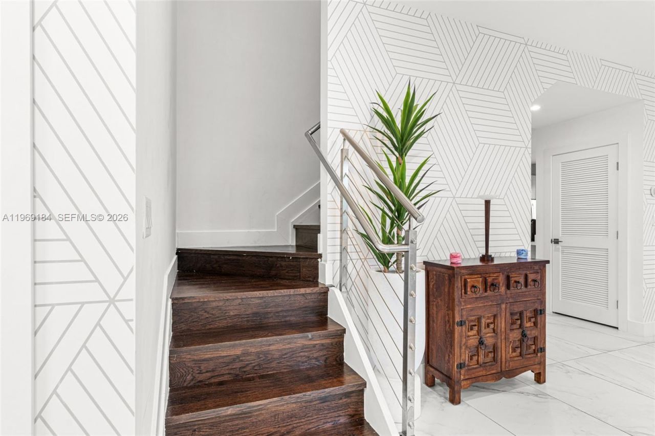 10373 NW 68th Ter, Doral, FL 33178 Photo